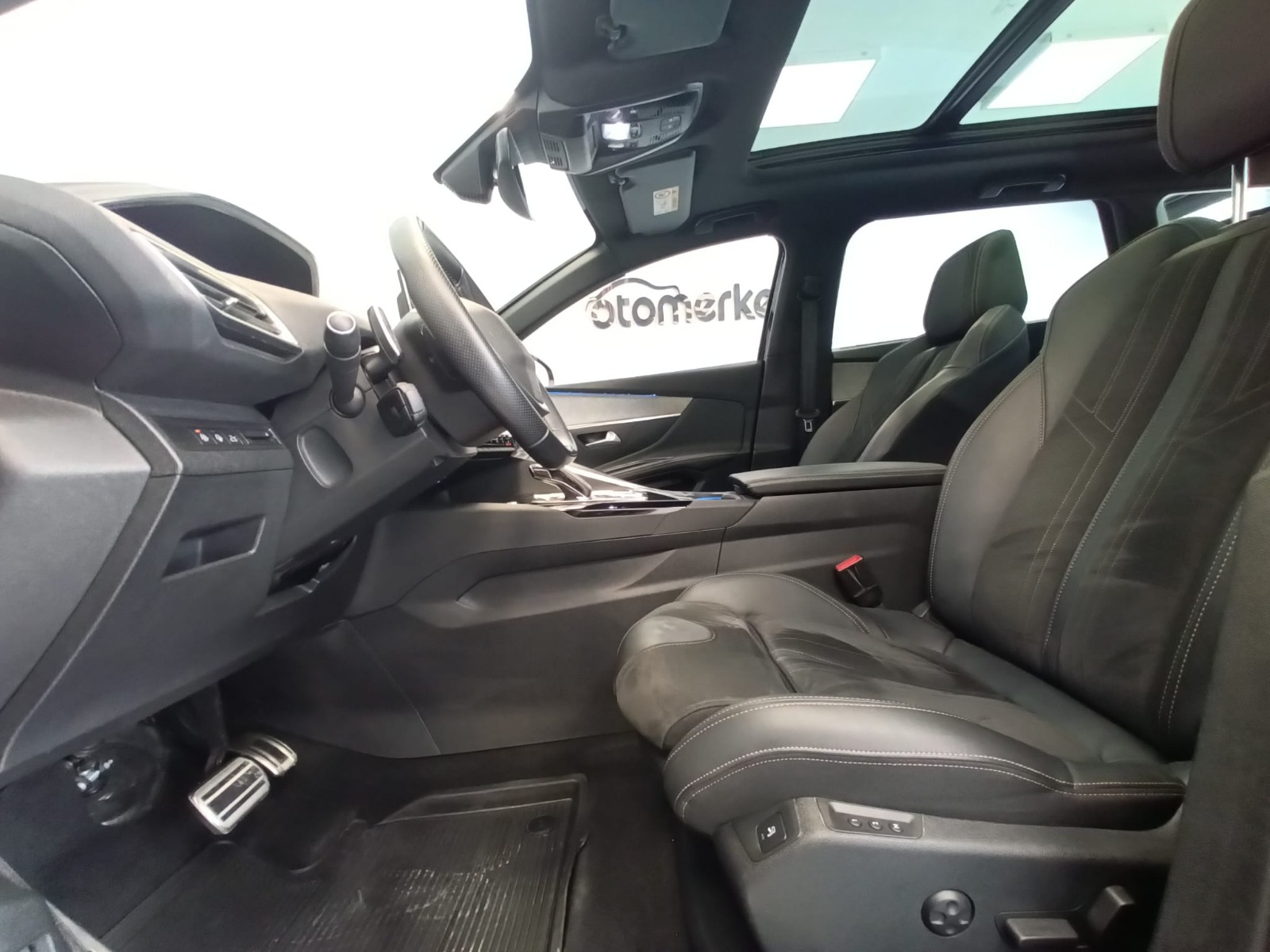 PEUGEOT 5008 12